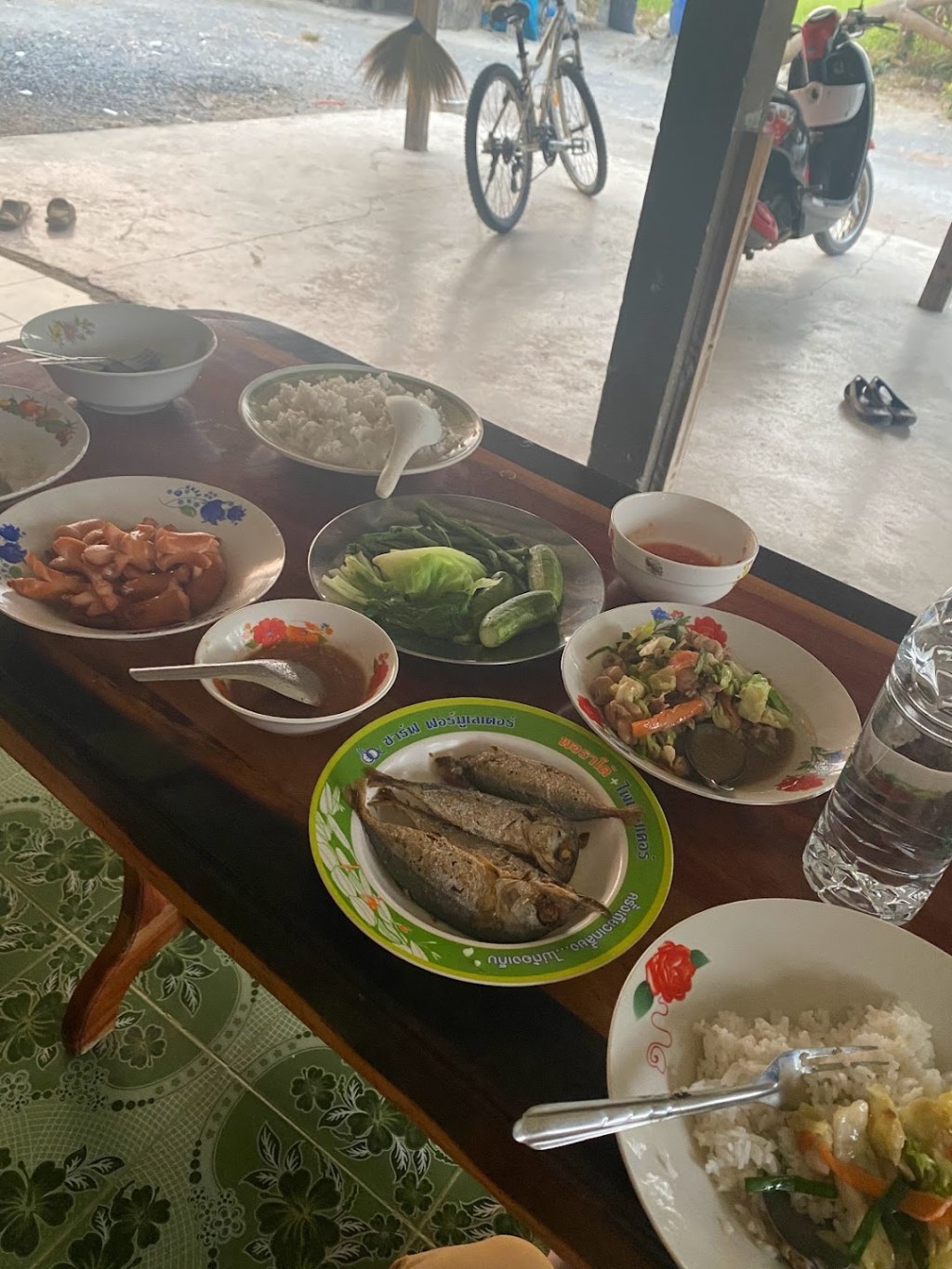 Thai Fact Check: Can You Eat Thai Family Style Six Feet&nbsp;Apart?