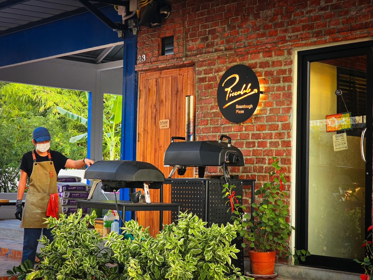 Join the adventures of a Peace Corps volunteer who started exploring the different neighborhoods of Bangkok in this new series by TJ Norris.